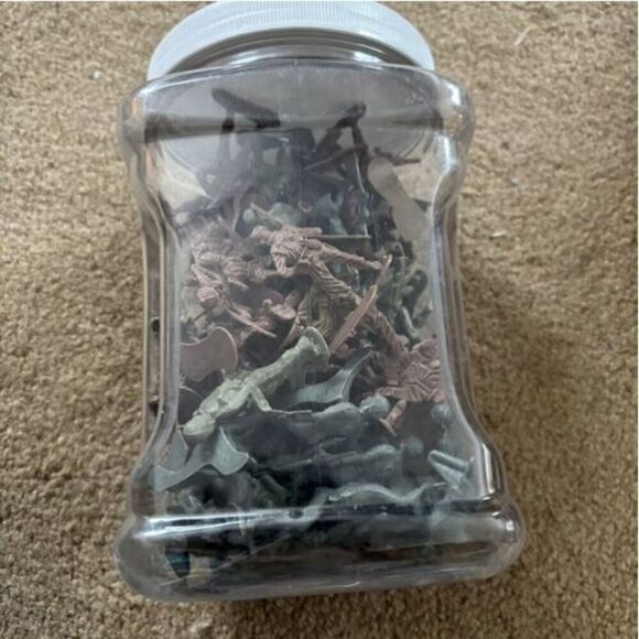 Lot of 56 Small Military Soldiers - Picture 9 of 9